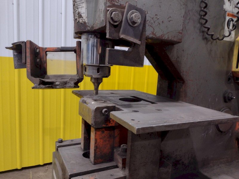 88 TON SPARTAN MODEL #IW77D HYDRAULIC IRONWORKER: STOCK #19243