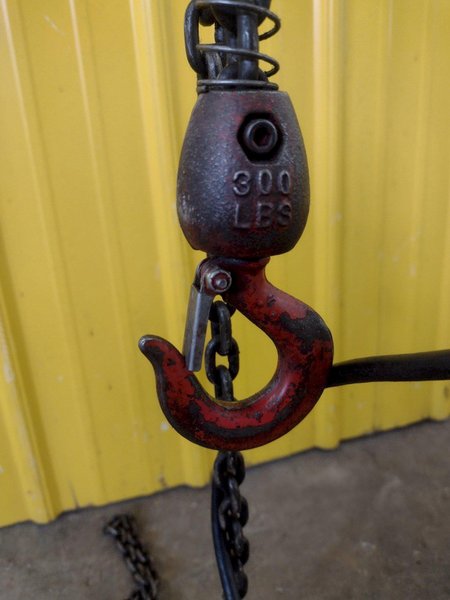 300 LB DAYTON MODEL #4Z358B ELECTRIC CHAIN HOIST, SINGLE PHASE 115V: STOCK 18547