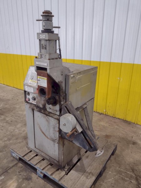 4" TO 24" VICTAULIC MODEL #VE-424-MC HYDRAULIC GROOVER MACHINE: STOCK #22645
