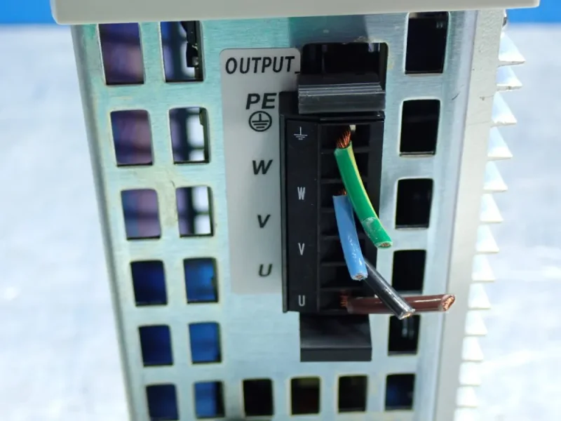ALLEN BRADLEY 1.0KW, 2.0A OUTPUT, 2.7A INPUT KINETIX SERVO DRIVE  -  2097-V34PR3-LM