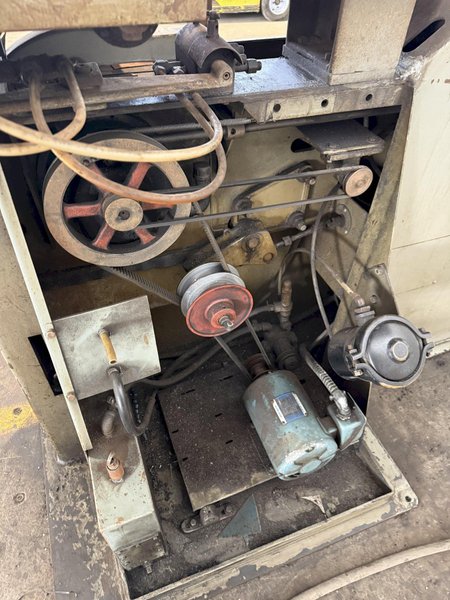 36" DOALL 3612-H VERTICAL BANDSAW. STOCK # 0217526.