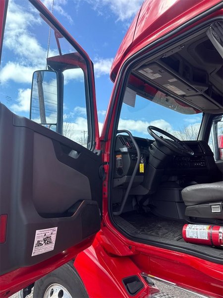 2023 Volvo VNL64T860 4V4NC9EH6PN603472