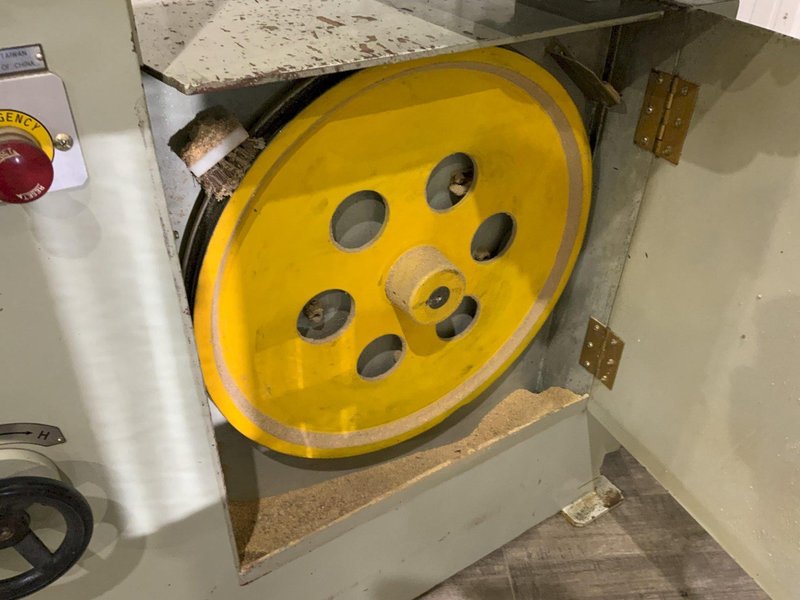 19-1/2" VICTOR DCM-5 VERTICAL BAND SAW: STOCK #81434