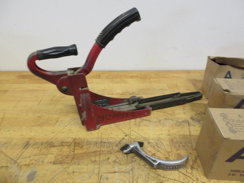 International Staple Manual Box Stapler and New Boxes of 5/8" Staples- Auction Item