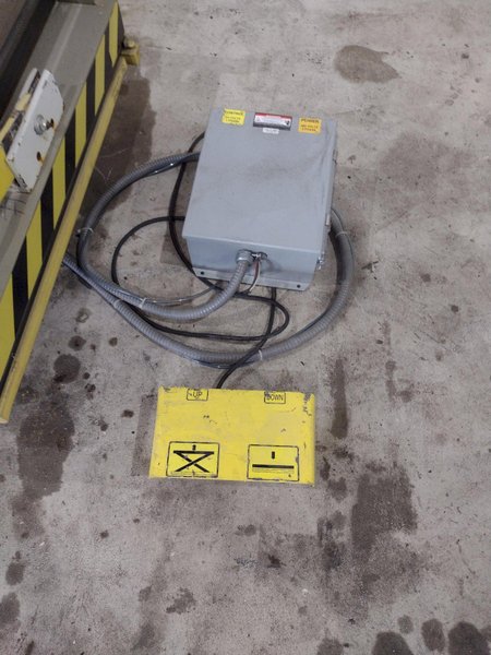 6' X 39" SOUTHWORTH HYDRAULIC ROLLER TOP LIFT TABLE: YOBRO #24782