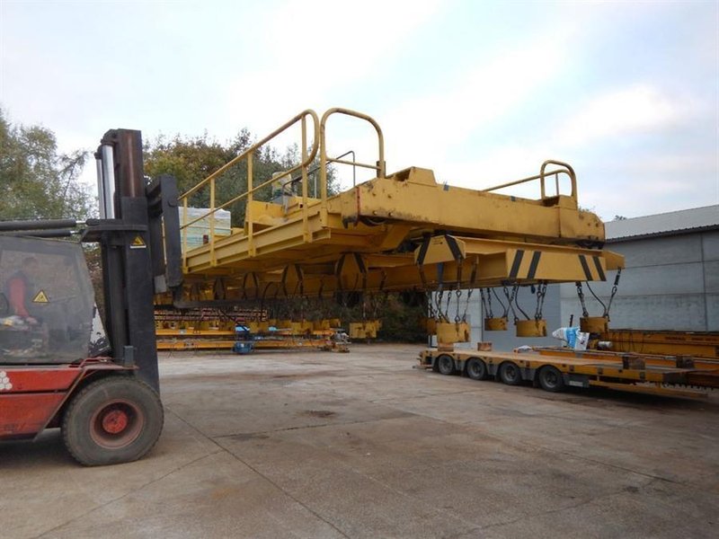 Fimec crane with magnetic plate hoist - 15 ton x 12 500 mm