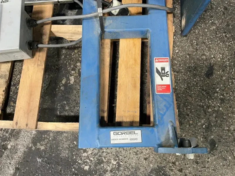 GORBEL 1/8 TON JIB CRANE W/ HOIST  -  020/57