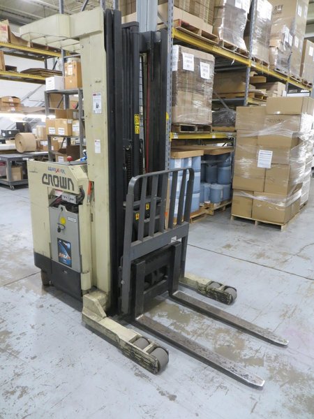 Crown 35RRTT Single Reach 2-Stage Electric Forklift with Side Shift- Auction Item
