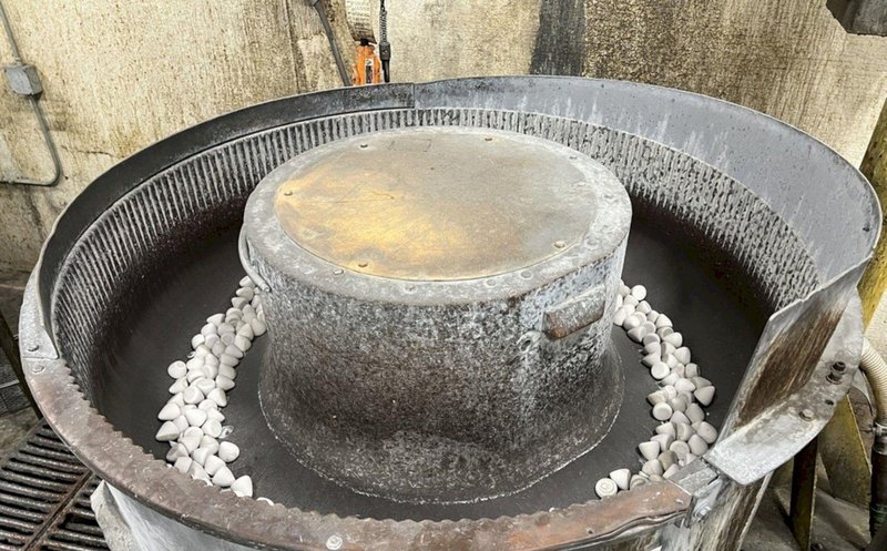 55&quot; X 16&quot; SWECO VIBRATORY BOWL WASH TANK: YOBRO #24557