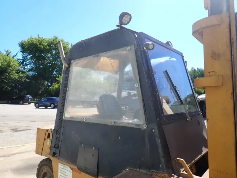 CATERPILLAR 8000 LBS FORKLIFT   -  V8OD