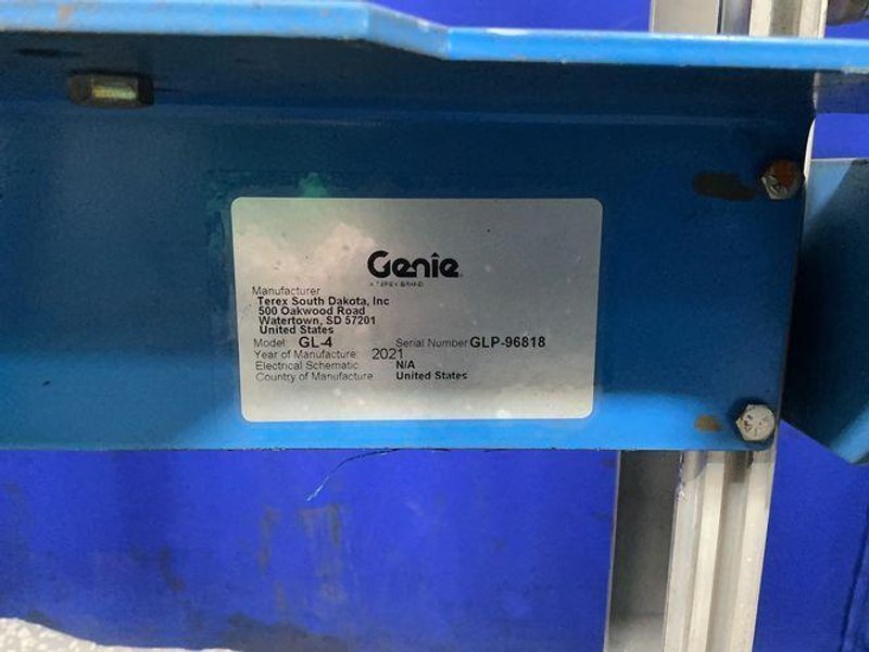 GENIE 500 LBS HAND CRANK LIFT  -  GL-4
