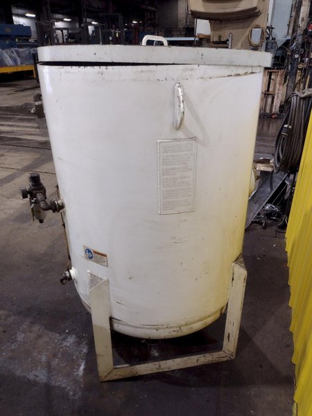 20 CU FT AXXOIM MODEL 20CF BLASTING POT, NEW 2013: YOBRO #26252