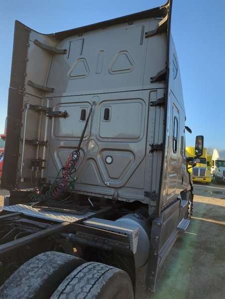 2019 Freightliner Cascadia 126 3AKJHHDR8KSKD2117