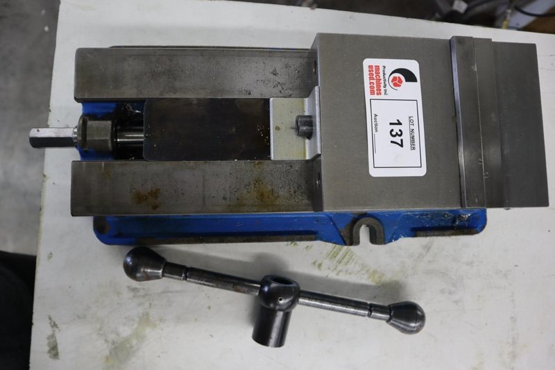 Kurt D688 6" Machine Vise with Steel Hard Jaws and Handle- Auction Item