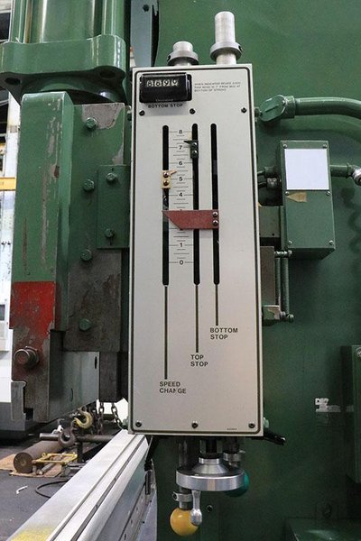 90 TON X 10&#039; CINCINNATI HYDRAULIC PRESS BRAKE MODEL 90CBX8