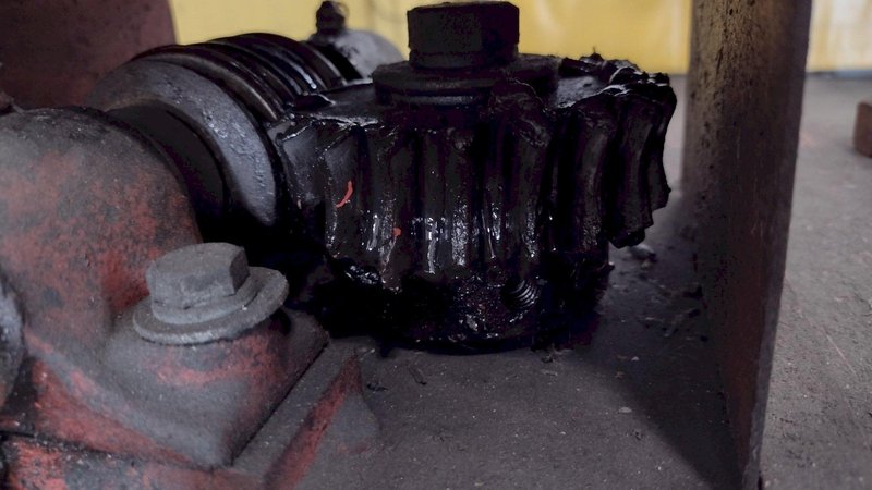 10 TON X 84" X 31" TO 80" BUSHMAN TELESCOPING SHEET LIFTER