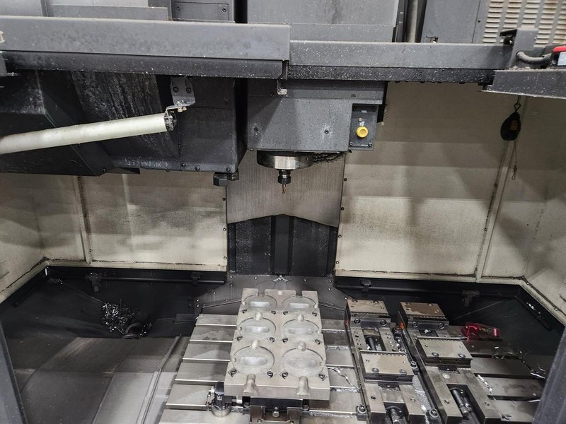 Hyundai Wia KF5600II VMC, 2022 – Under Power, Tooling Included, 113 Hours