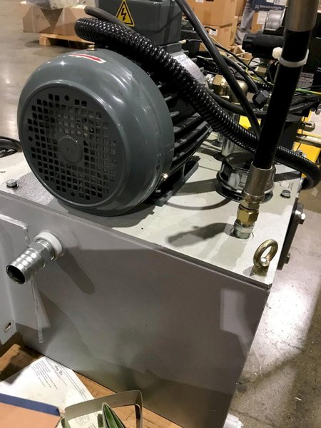 CAMEL NLA00013301A PUMP 3PH 2 HP 60 LITER USED
