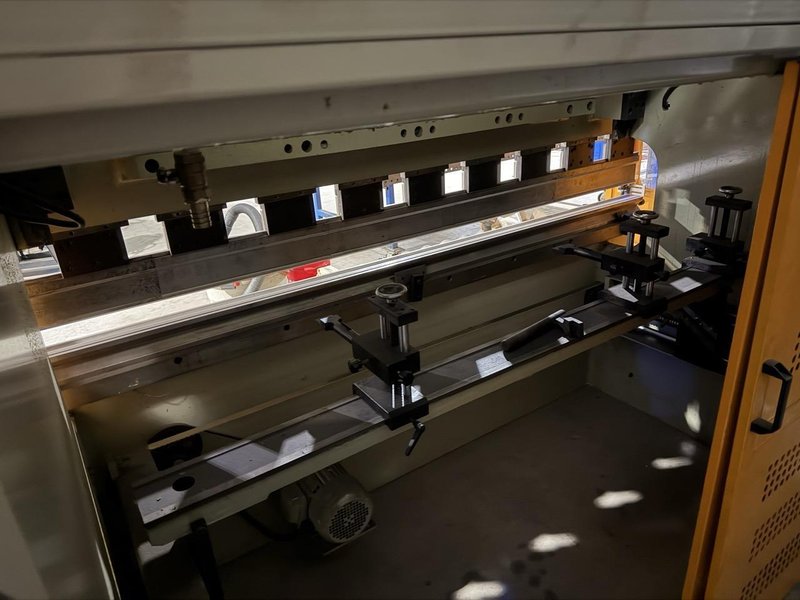 88 Ton x 8′ US Industrial USHB88-8M Hydraulic Press Brake, 2016 – Backgauge