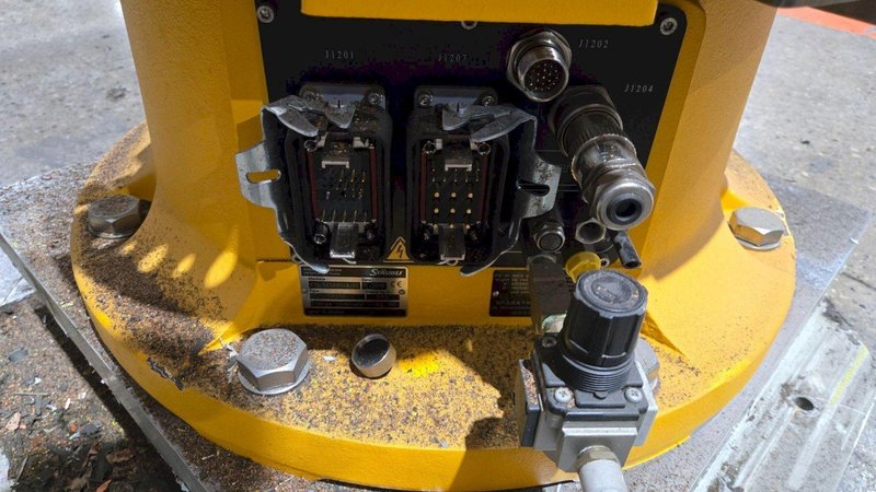 STAUBLI TX200 / CS8C TX200 ROBOT ARM AND CABINET USED