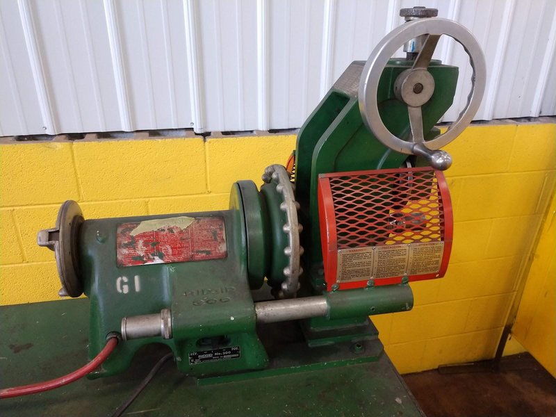 RIDGID 300 &amp; 925 PORTABLE PIPE GROOVER WITH TOOL BOX BENCH: STOCK #13035