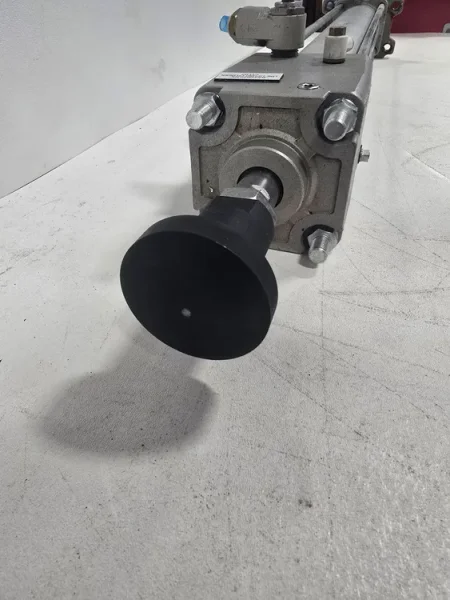 SMC CNA2B80TN-600-D DOUBLE ACTING SINGLE ROD CYLINDER W/LOCK USED