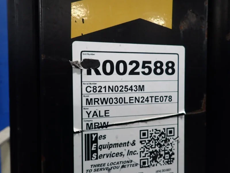 YALE 2800 LBS ELECTRIC STRADDLE LIFT  -  MRW030LEN24TE078