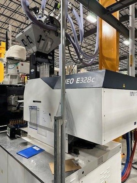 Tederic E328/E500C Injection Molder – 2022 – 369-Ton, 9.2 oz Shot, 3-Axis Servo Robot Included