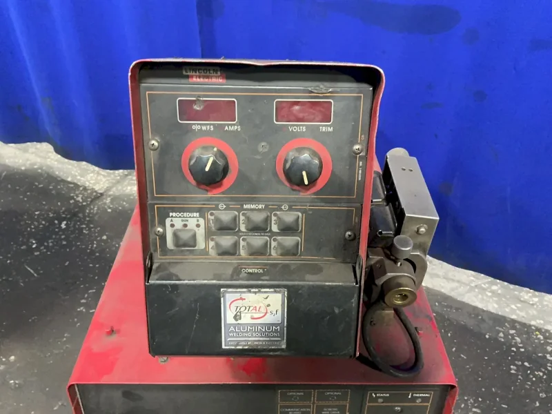 LINCOLN ELECTRIC 82 A MIG WELDER  -  455M POWER WAVE