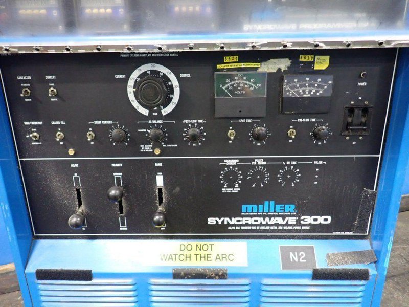 MILLER 300 A WELDER  -  SYNCROWAVE 300