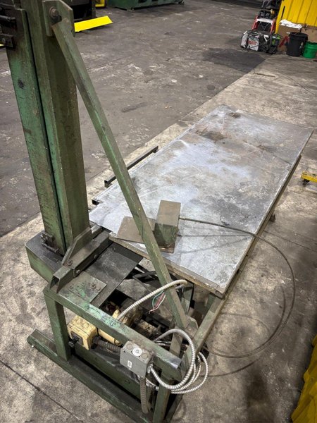 32" CAPACITY CLEATBENDER W/ 6' SCISSOR LIFT TABLE: YOBRO #24393