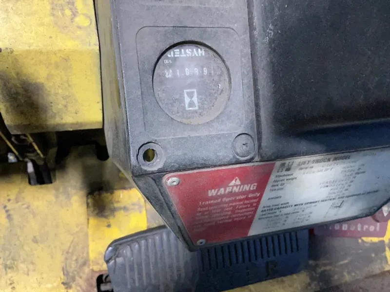 HYSTER 5600 LBS PROPANE FORKLIFT  -  S60XL