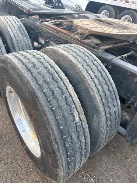 2019 Freightliner Cascadia 1FUJHHDR5KLKM7237