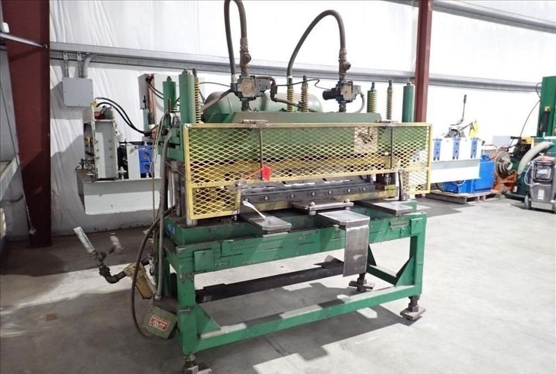 AG PANEL LINE: 14 STAND BRADBURY MODEL M2.548-14 ROLLFORMER &amp; CUTOFF PRESS: YOBRO #26013