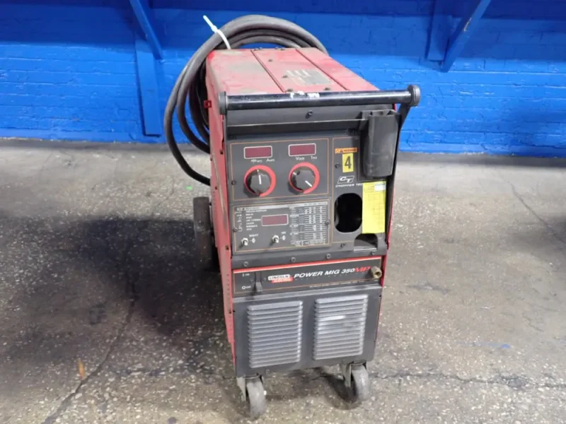 LINCOLN 350 A WELDER  -  POWER MIG 350 MP