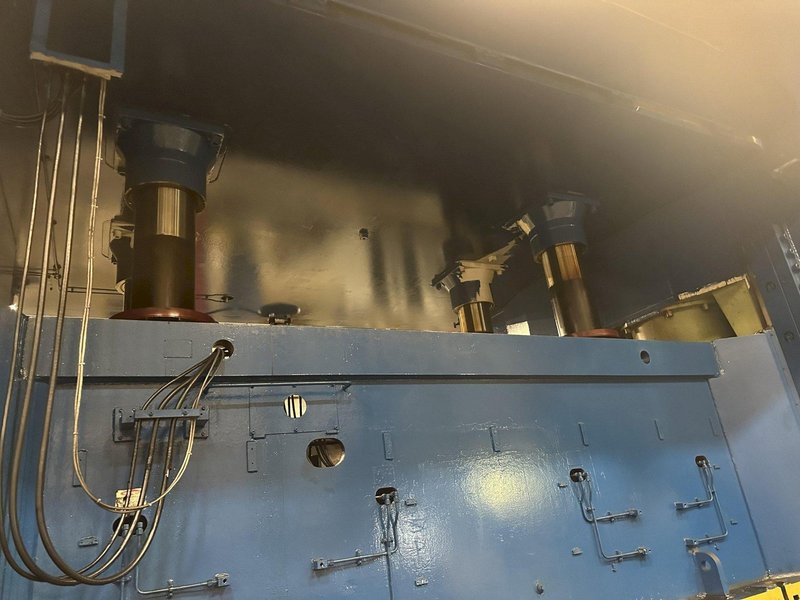 400 TON FUKUI BLANKING PRESS. 72&quot; X .128&quot; X 70,000 LB SERVO FEEDLINE STOCK #  0956723