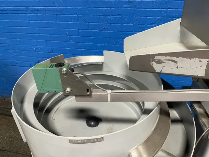 FEEDING CONCEPTS INC 18” VIBRATORY BOWL FEEDER   -  FC-12-9739