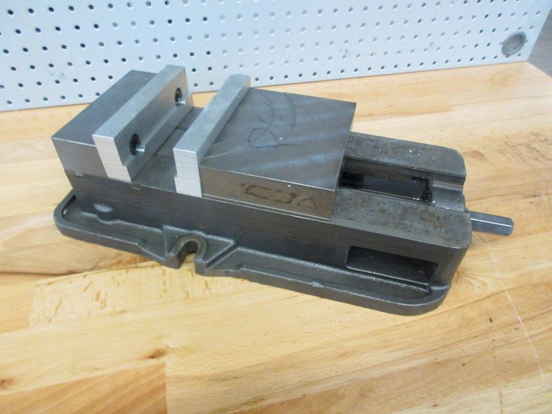 Kurt D675 6&quot; Machine Vise with Aluminum Jaws- Auction Item