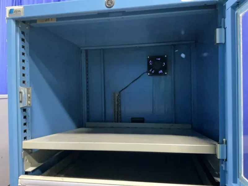 LISTA COMPUTER CABINET