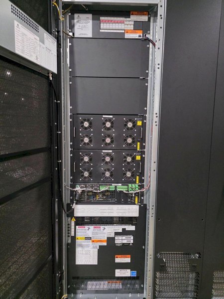 VERTIV LEIBERT EXM 3 PHASE AC UPS W/ ELPM182-00002 BATTERIES USED