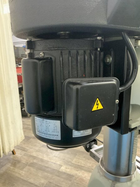 RF 31 MILLING &amp; DRILLING MACHINE: STOCK #80938