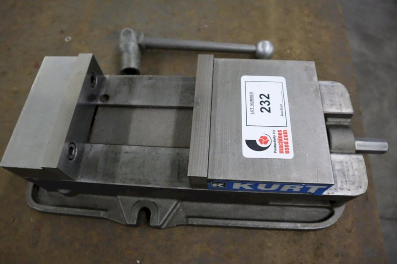 Kurt D-675 6" Machine Vise with Steel Hard Jaws and Handle- Auction Item