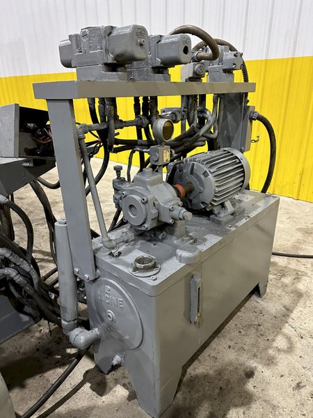 400 TON X 30' DRILCO TRAVELING HEAD HYDRAULIC STRAIGHTENING PRESS: STOCK #24953