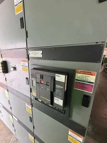 1600 Amp 2200v 700v 50ka Delta Wye Main Breaker