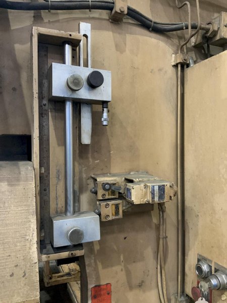 200 TON X 12' STANDARD HYDRAULIC PRESS BRAKE: STOCK #79764