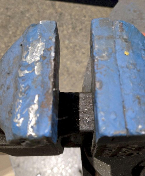 STEEL WELDING TABLE WITH VISE