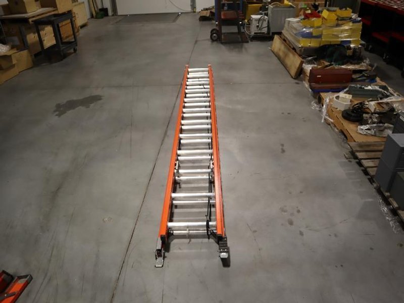 Keller 5124 24-Foot Fiberglass Extension Ladder- Auction Item