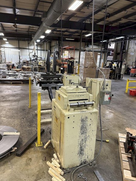 12&quot; Wide CWP Powered Straightener Model #12B For Sale