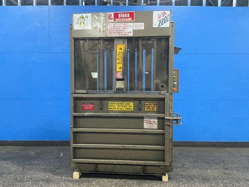 PIQUA WASTE EQUIP., INC. 28”X62” BALER  -  H.D. 2200