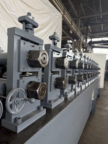 15 STAND X 3&quot; ARBOR X 42&quot; PEARSON SHADOW PANEL ROLLFORMER. STOCK # 0732922